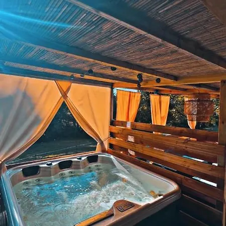 Chalet Hebergement Insolite Dans Une Clairiere Beychac-et-Caillau